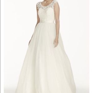 David’s Bridal Full A-Line Tulle Wedding Dress with Lace Illusion Neckline